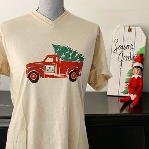 🌟 BNWT - 🎁 Beige Christmas Tree Farm  Truck Womens  T-Shirt 🎁 - LARGE ⭐️
